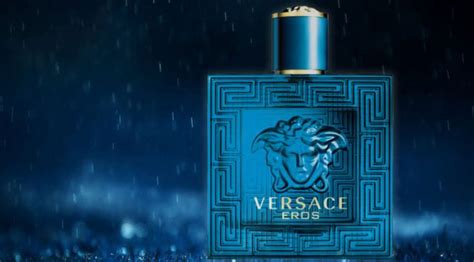 modella pubblicità profumo versace 2019